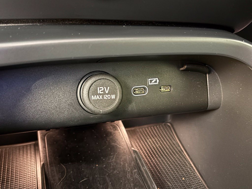 Used 2023 Volvo C40 P8 Recharge Ultimate w/ Protection Package Premier AWD/4WD image 27
