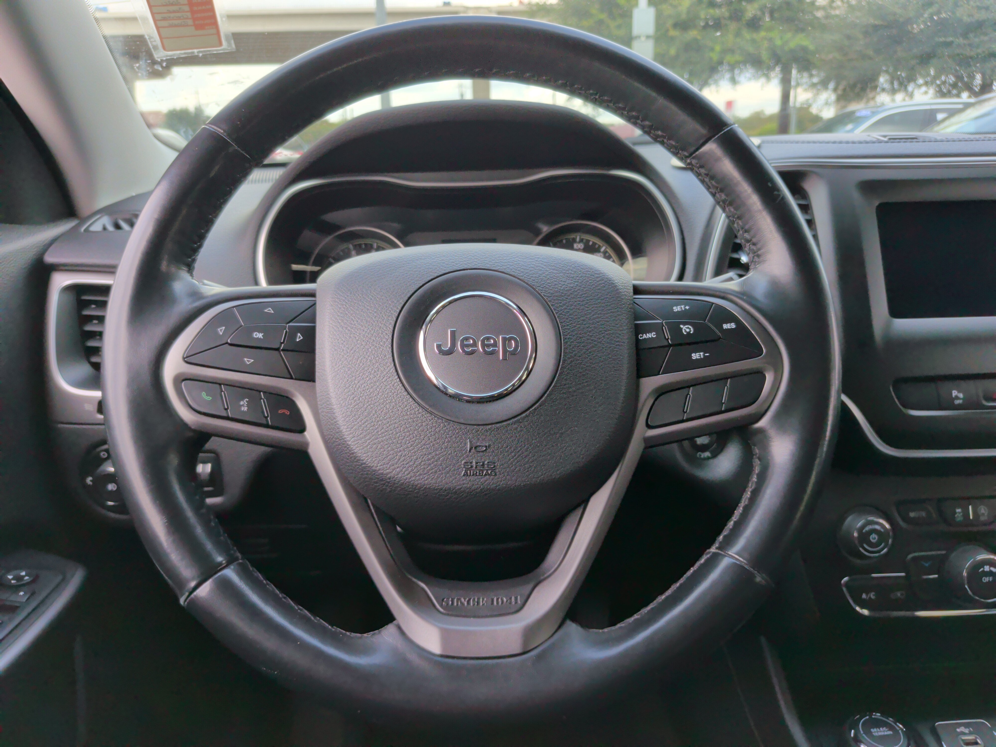 Used 2020 Jeep Cherokee Latitude Plus w/ Cold Weather Group AWD/4WD image 20