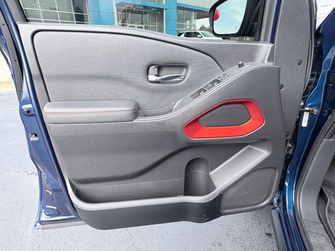 Used 2022 Nissan Frontier PRO-4X image 28