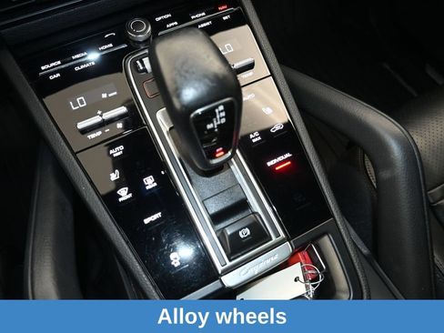 Used 2022 Porsche Cayenne AWD/4WD image 17