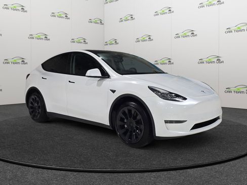 Used 2022 Tesla Model Y Long Range image 11