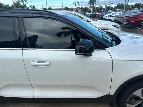 Used 2023 Volvo XC40 B5 Plus w/ Driver Assist Package AWD/4WD image 9