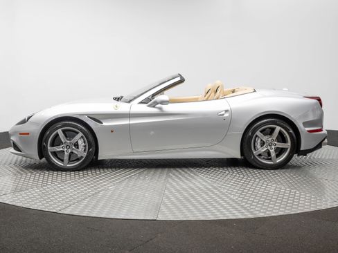 Certified 2016 Ferrari California T image 2