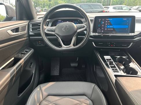 Used 2025 Volkswagen Atlas Cross Sport SE AWD/4WD image 17