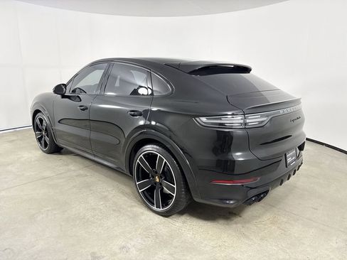 Certified 2023 Porsche Cayenne Turbo AWD/4WD image 3