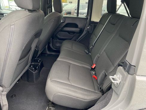 Used 2020 Jeep Wrangler Unlimited Sahara w/ Uconnect 4C Nav & Sound Group image 22