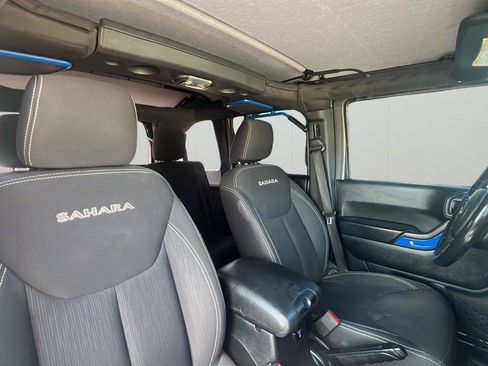 Used 2018 Jeep Wrangler Unlimited Sahara AWD/4WD image 2