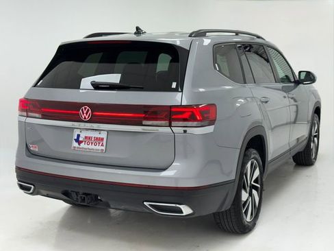 Used 2025 Volkswagen Atlas SE FWD image 40