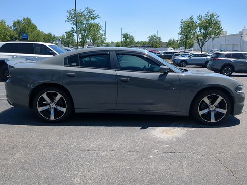 Used 2017 Dodge Charger SXT w/ Plus Group RWD image 11