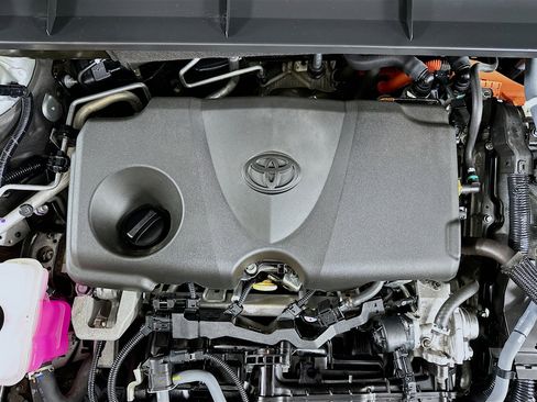 Used 2023 Toyota Highlander LE image 34