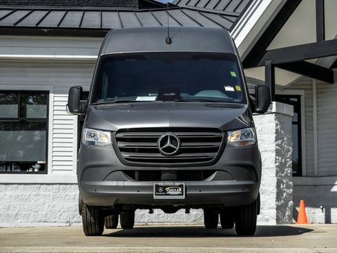 Used 2025 Mercedes-Benz Sprinter 3500 image 5