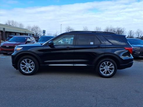 Used 2023 Ford Explorer XLT w/ Equipment Group 202A image 2