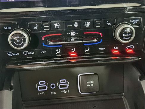 Used 2022 Jeep Grand Cherokee Overland w/ Luxury Tech Group IV RWD image 24
