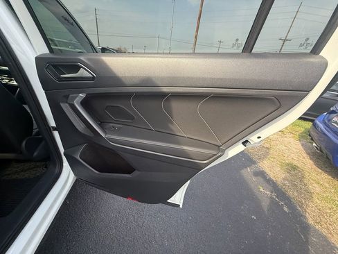 Used 2022 Volkswagen Tiguan SEL R-Line image 20