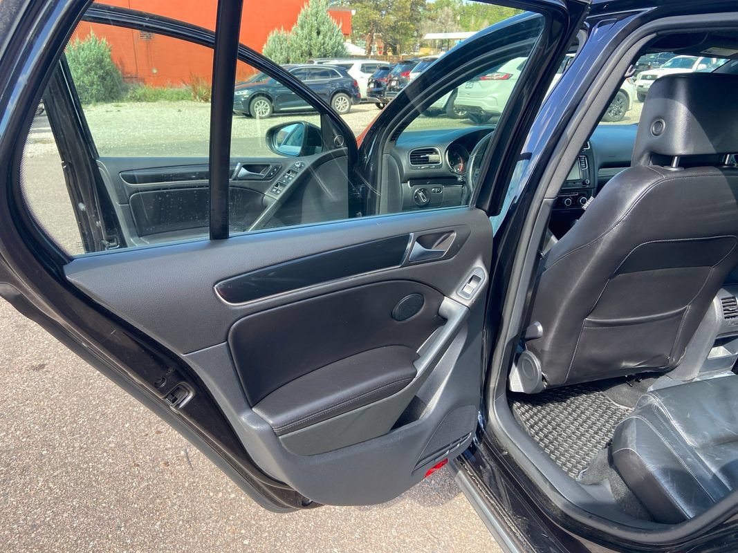 Used 2011 Volkswagen Golf 4-Door FWD image 23