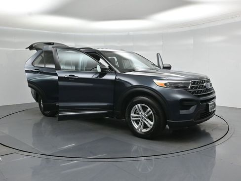 Certified 2023 Ford Explorer XLT RWD image 34