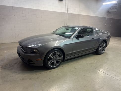 Used 2013 Ford Mustang Premium w/ Electronics Pkg RWD image 3