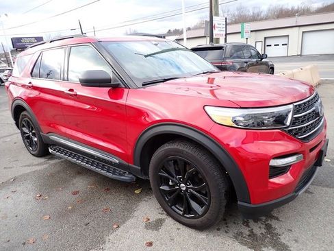 Used 2023 Ford Explorer XLT w/ Equipment Group 202A image 9