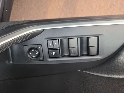 Used 2022 Toyota RAV4 LE image 31