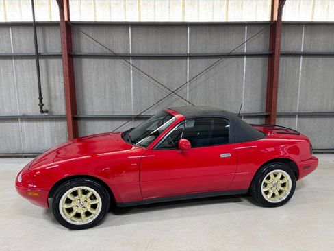 Used 1991 MAZDA MX-5 Miata image 1