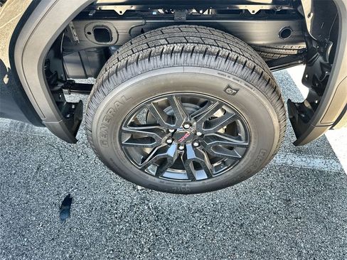 New 2026 GMC Sierra 1500 Elevation image 12