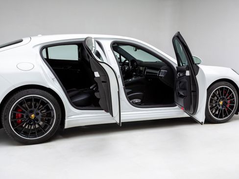 Used 2016 Porsche Panamera GTS image 24