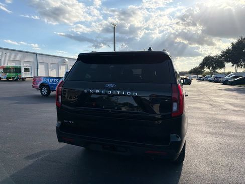 Used 2025 Ford Expedition Active AWD/4WD image 10