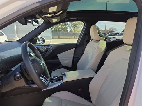 Used 2025 BMW X3 xDrive30i w/ Premium Package image 16