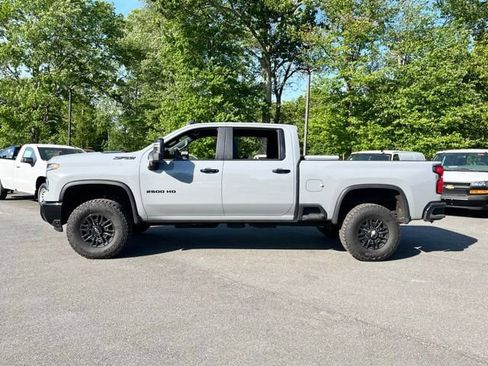 Used 2025 Chevrolet Silverado 2500 ZR2 w/ Technology Package AWD/4WD image 10