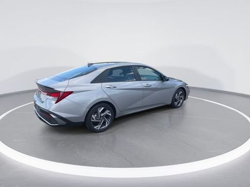 Certified 2025 Hyundai Elantra Sport FWD image 8