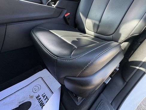 Used 2025 Jeep Grand Cherokee Limited w/ Luxury Tech Group II image 33