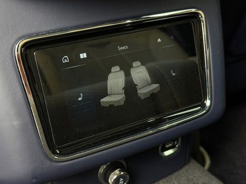 Used 2023 Bentley Bentayga image 37