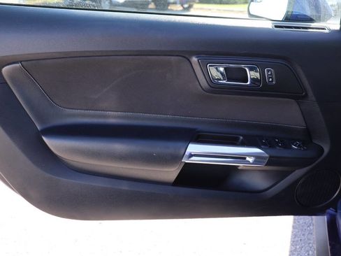 Used 2015 Ford Mustang Convertible image 12