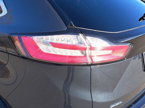 Used 2024 Ford Edge SEL image 31