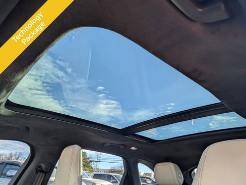 Used 2019 Jaguar F-PACE R-Sport image 12