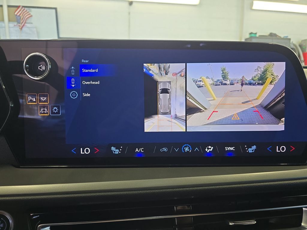Used 2024 Chevrolet Traverse LT FWD image 25