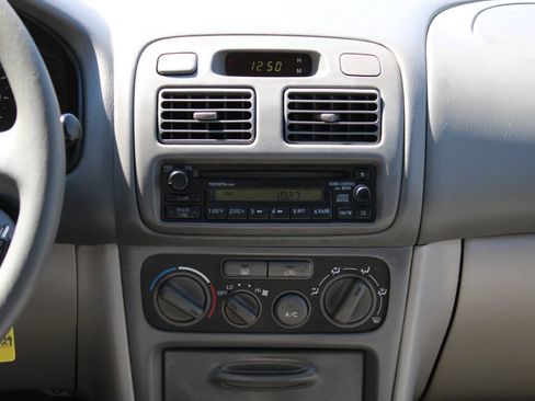 Used 2002 Toyota Corolla LE FWD image 32