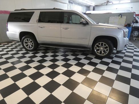 Used 2020 GMC Yukon XL SLT w/ Open Road Package image 4