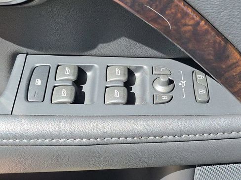 Used 2016 Volvo XC70 T5 Premier w/ Proximity Package image 22