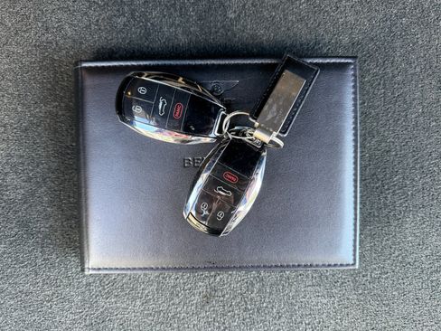 Used 2020 Bentley Bentayga image 36