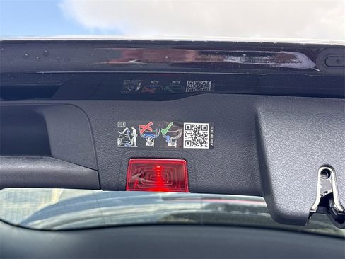 Certified 2025 Mercedes-Benz GLB 35 AMG 4MATIC image 16