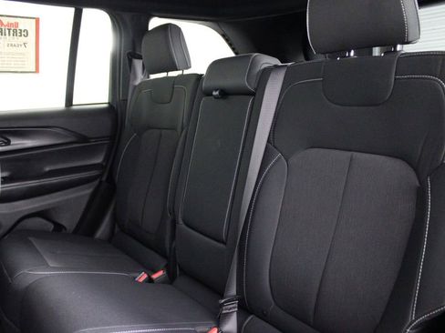 Used 2025 Jeep Grand Cherokee Laredo image 19