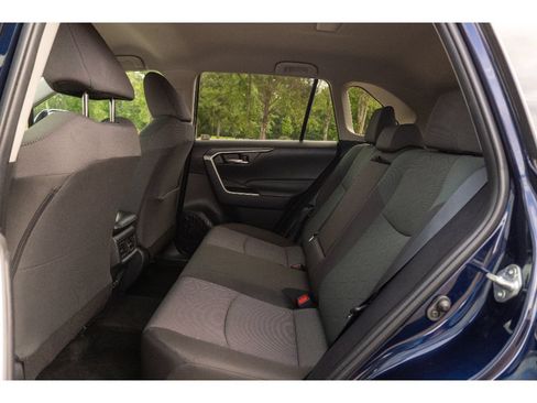 Used 2025 Toyota RAV4 XLE AWD/4WD image 14