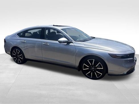 Used 2024 Honda Accord Touring image 5