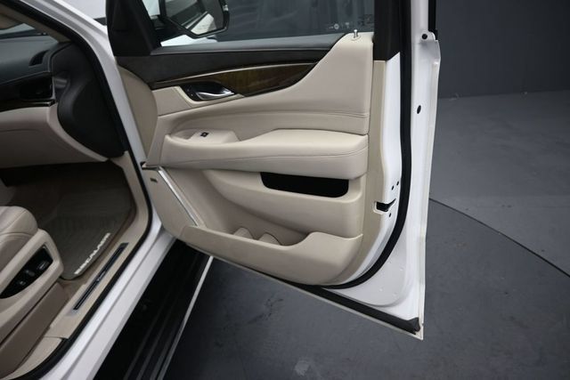 Used 2018 Cadillac Escalade ESV Premium Luxury AWD/4WD image 34