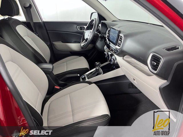 Used 2025 Hyundai Venue SEL FWD image 17