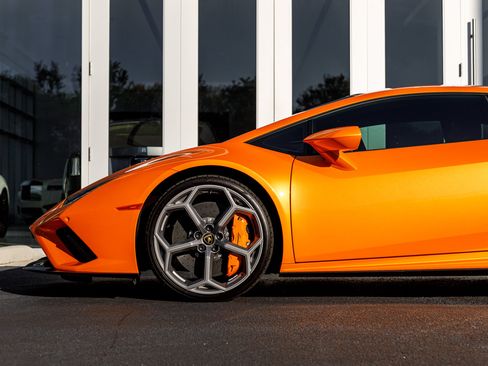 Used 2023 Lamborghini Huracan EVO RWD image 10