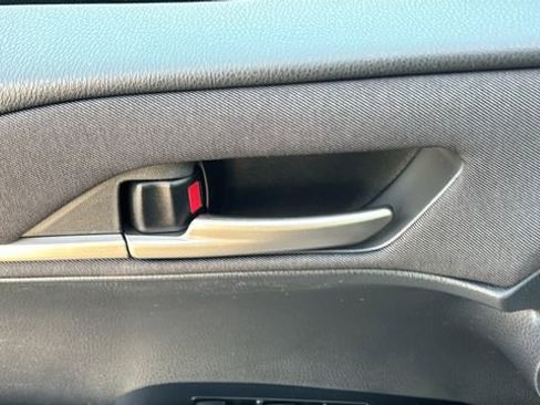 Used 2025 Toyota Camry LE image 10