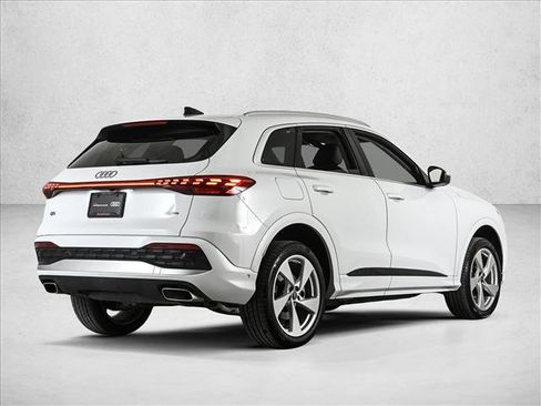 Used 2025 Audi Q5 Premium Plus w/ Premium Plus image 5