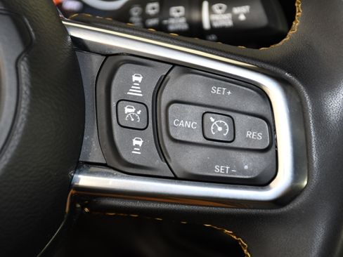 Used 2025 Jeep Wrangler Unlimited Sahara AWD/4WD image 22